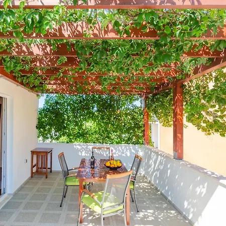 Апартаменты Two Olive Trees Оребич