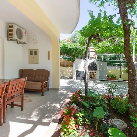 Two Olive Trees Apartmán