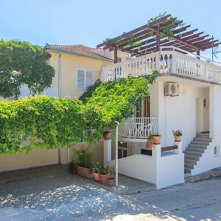 Two Olive Trees Lägenhet *