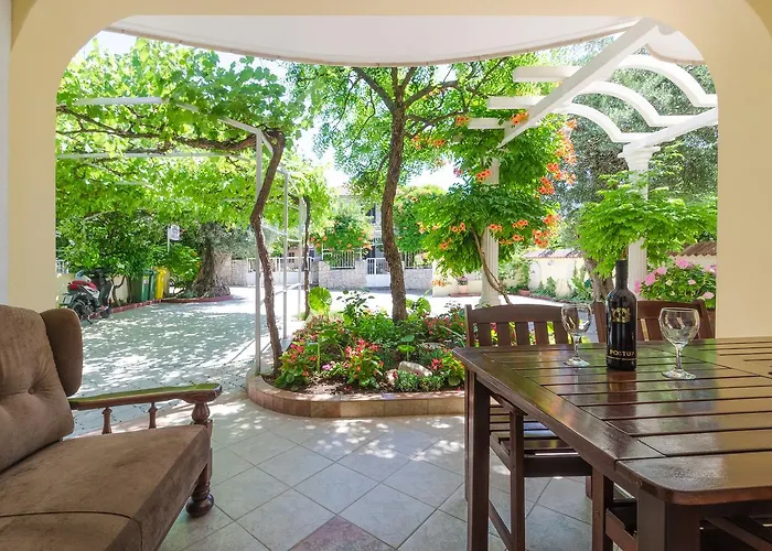 아파트 Two Olive Trees *