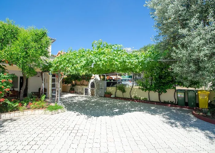 아파트 Two Olive Trees