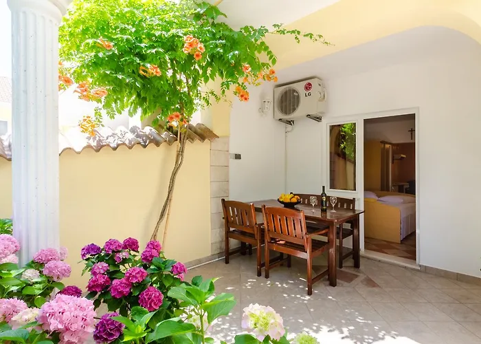 아파트 Two Olive Trees 오레비츠