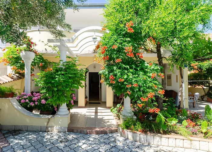 아파트 Two Olive Trees